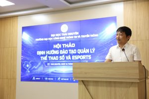 Hiệu trưởng trường Công nghệ thông tin và Truyền thông phát biểu